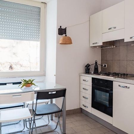 Appartamento In Pieno Centro Storico Con Terrazzo “O'Vicariello” Napoli Bagian luar foto