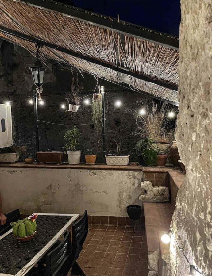 Appartamento In Pieno Centro Storico Con Terrazzo “O'Vicariello” Napoli Bagian luar foto